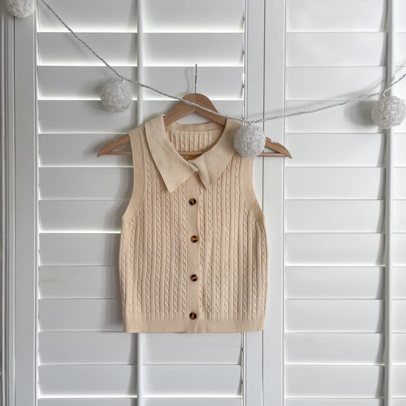 Jackets & Blazers - Vintage Knitted Vest